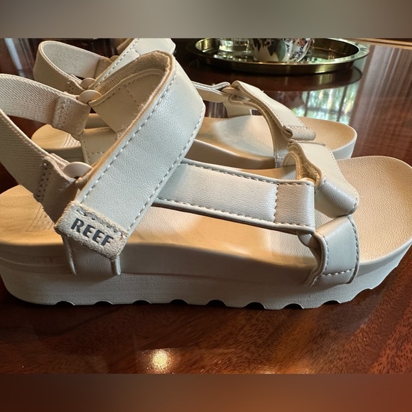 REEF Cushion Rem Hi in Vintage. Gently Used, Great Condition. - Picture 5 of 8